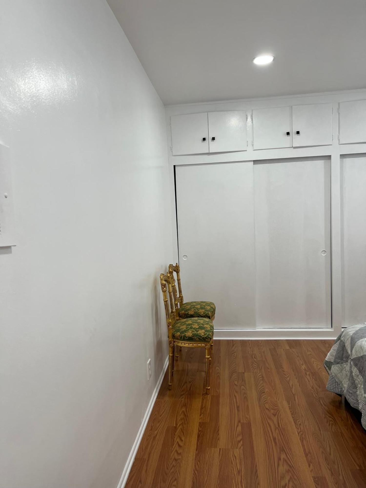 Sunny Franklin Place Apartment *