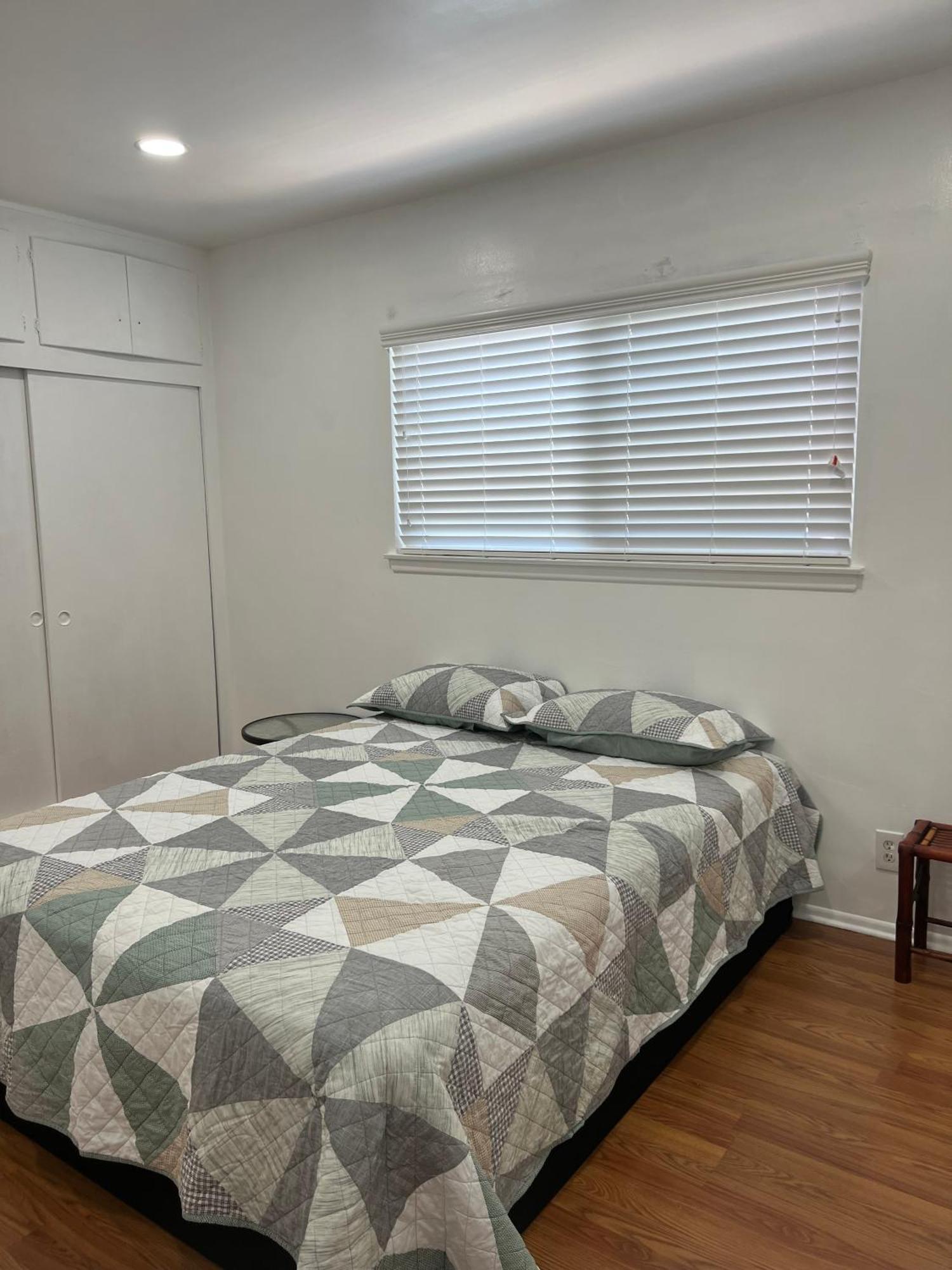 Sunny Franklin Place Apartment Los Angeles